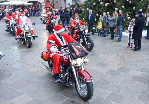 Noel geçit töreni kim bir motosiklet sürücüsü Santa kipi