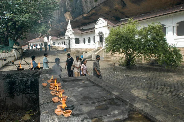 Буддийский пещерный храм в Дамбулле на Шри-Ланке — стоковое фото