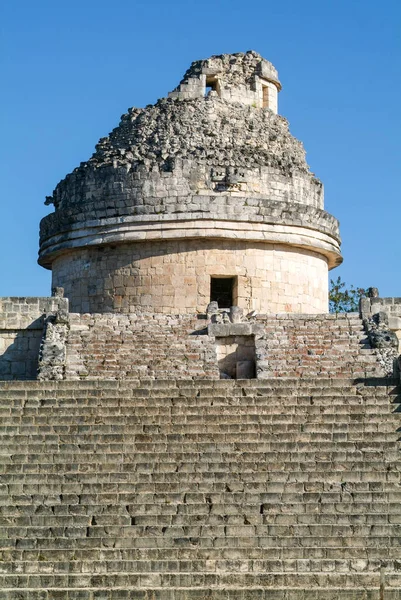 Ruína do observatório Maia em Chichen Itza — Fotografia de Stock