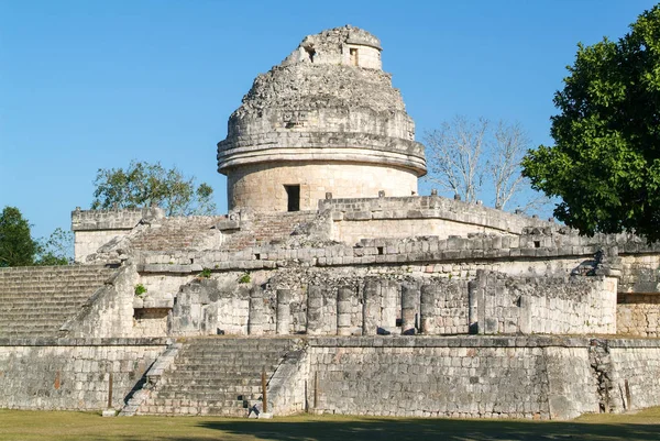 Руїни обсерваторії майя в Чичен-Іца — стокове фото