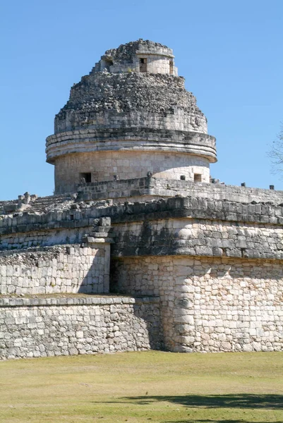 A Chichen Itza Maja Obszervatórium tönkre — Stock Fotó