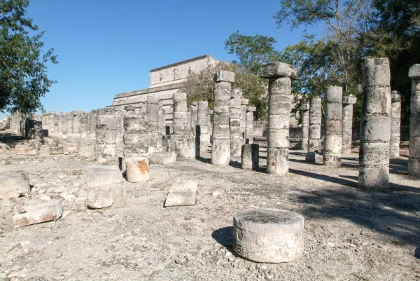 Chichén Itzá, Columnas en el Templo de los Mil Guerreros —  Fotos de Stock
