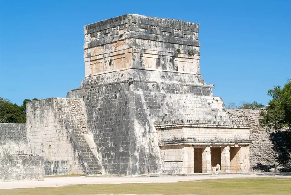 Jaguares Chichen Itza Maja piramisa — Stock Fotó