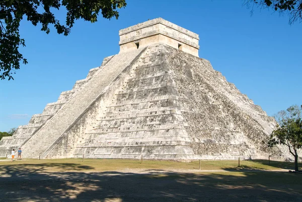 Pirámide maya de Kukulcan El Castillo en Chichén Itzá —  Fotos de Stock