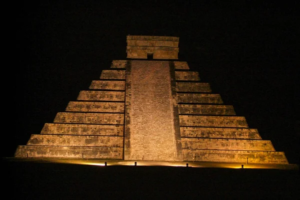 Μάγια πυραμίδα Kukulcan El Castillo σε Τσιτσέν Ιτζά — Φωτογραφία Αρχείου
