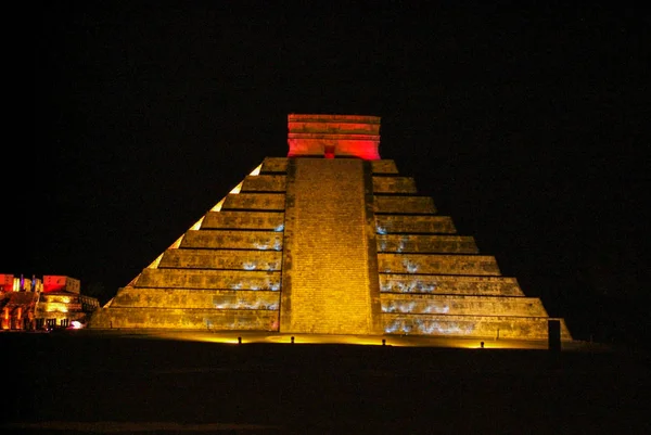 Kukulcan El Castillo 在奇琴伊察玛雅金字塔 — 图库照片