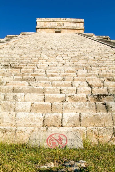 チチェン ・ イッツァでククルカン エル カスティーヨのマヤのピラミッド — ストック写真