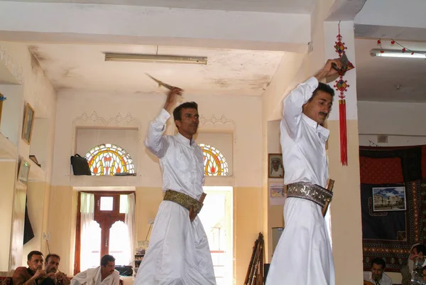 Men dancing the traditional dance — Stock Photo, Image