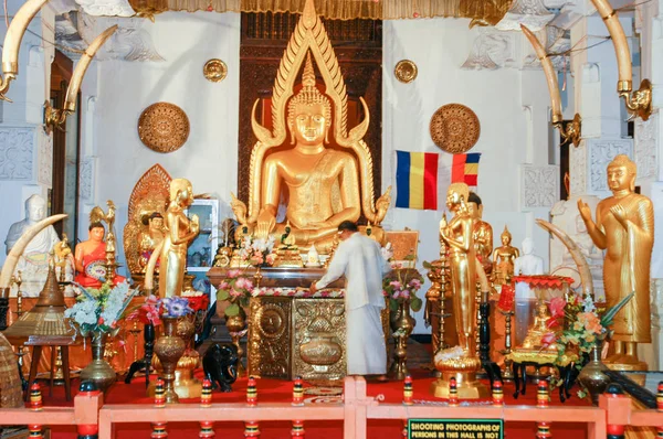 Sri Dalada Maligawa Tempel em Kandy no Sri Lanka — Fotografia de Stock