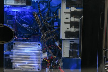 Işıklı bilgisayar donanım