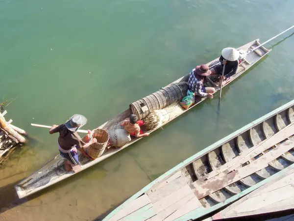 ラオス ドンデットでメコン川のボートします。 — ストック写真