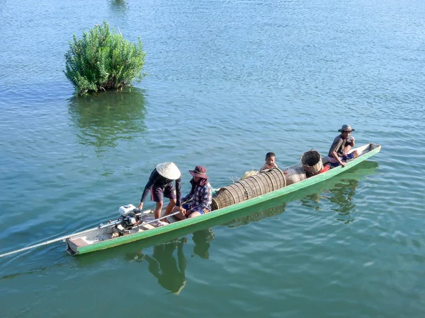 Boot op river Mekong op Don Det, Laos — Stockfoto