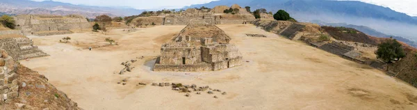 玛雅城市遗迹在阿尔班山附近瓦哈卡市 — 图库照片