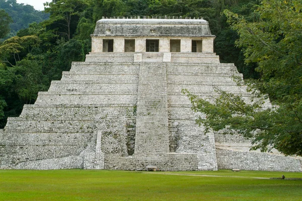 Templo de Inscripciones en la antigua ciudad maya de Palenque —  Fotos de Stock