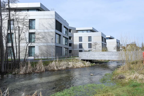 Moderne Häuser im Dorf Sursee in der Schweiz — Stockfoto