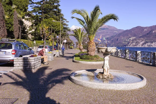 Die Seeuferpromenade bei Menaggio in Italien — Stockfoto