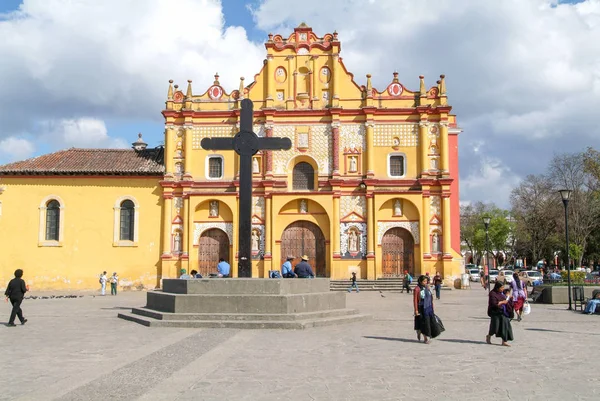 A katedrális, a San Cristobal de las Casas Mexikóban a — Stock Fotó