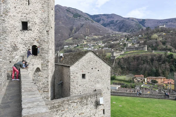 Castello di Castelgrande a Bellinzona sulle Alpi svizzere — Foto Stock