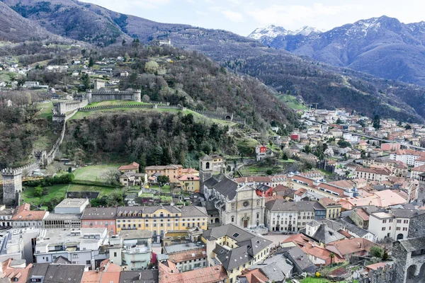 Historyczne stare miasto Bellinzona w kantonie Ticino — Zdjęcie stockowe