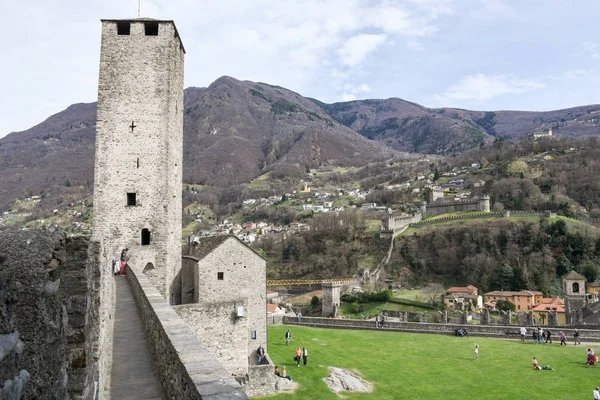 Castello di Castelgrande a Bellinzona sulle Alpi svizzere — Foto Stock