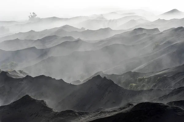 Monte Vulcano Bromo ubicado en Bromo Tengger Semeru National Par — Foto de Stock
