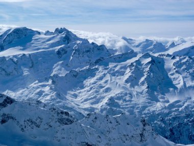 Kış manzara Dağı Titlis Engelberg üzerinden gelen