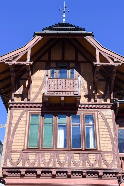 Vintage fastigheten hus på Engelberg på de schweiziska Alperna — Stockfoto