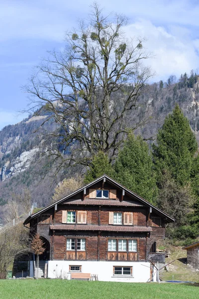 Chalet in the countryside of Wolfenschissen on the Swiss alps — Stock Photo, Image