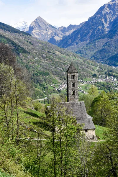 Romański kościół San Carlo di Negrentino w Leontica — Zdjęcie stockowe