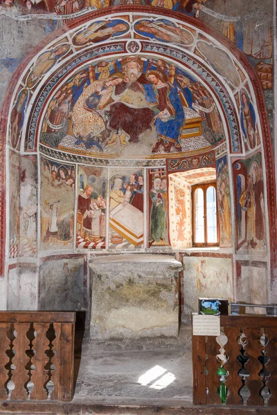 Fresco's in de kerk van San Carlo di Negrentino, Switzerla — Stockfoto