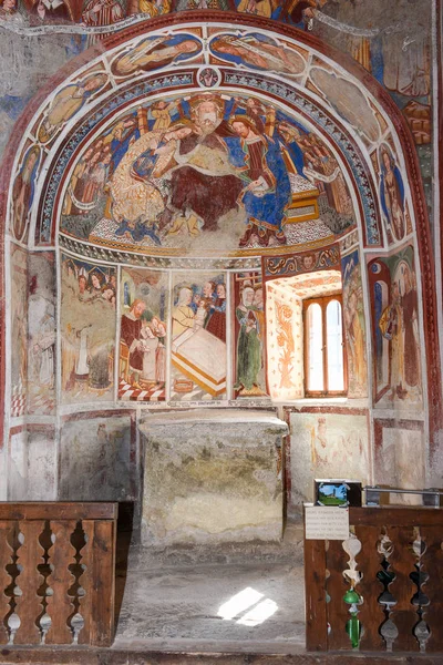 Frescos dentro de la iglesia de San Carlo di Negrentino, Suiza — Foto de Stock