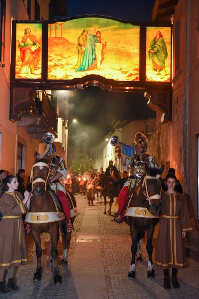 Procesión anual de la crucifixión de Jesucristo en la Pascua — Foto de Stock