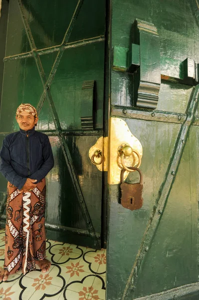 La puerta de entrada del Palacio de Kraton en Yogyakarta, Indonesia — Foto de Stock