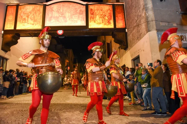 Procesión anual de la crucifixión de Jesucristo en la Pascua — Foto de Stock