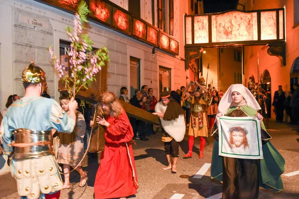 Processione annuale della crocifissione di Gesù Cristo a Pasqua — Foto Stock