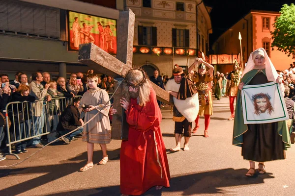 A keresztre feszítés, Jézus Krisztus a húsvéti körmenet — Stock Fotó