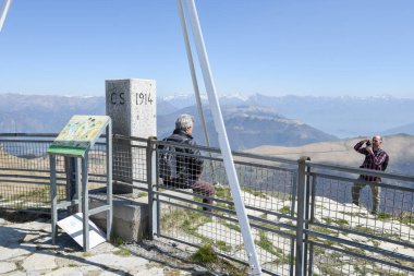 Lake Lugano ve İsviçre Alpleri'nin için Mount Generoso görüntüleyin