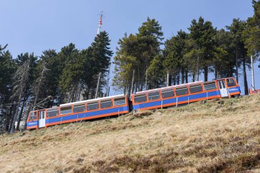 Mount Generoso zirvesine yükselir raf tren