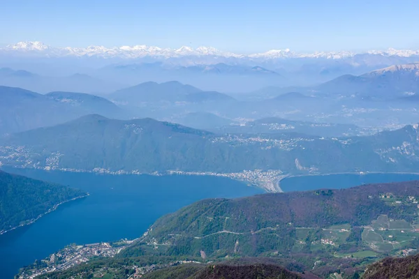 Pohled z Monte Generoso Lugano a jeho jezero — Stock fotografie