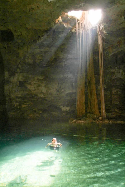 Cenote Samula is 7 km from center of town Valladolid — Stock Photo, Image