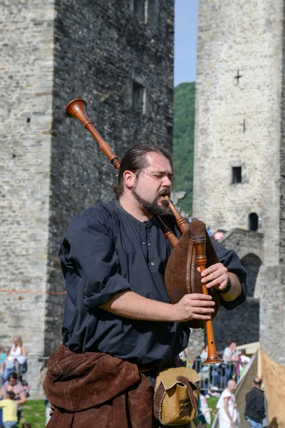 Gaitero medieval en el castillo de Castelgrande en Bellinzona — Foto de Stock