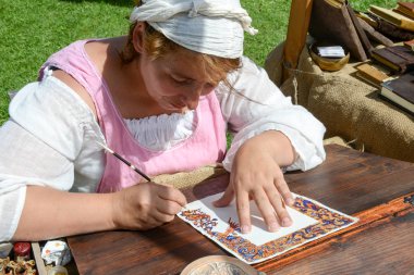 Castelgrande castle adlı bir resim çizim karalanmış kadın