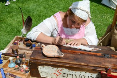Castelgrande castle adlı bir resim çizim karalanmış kadın