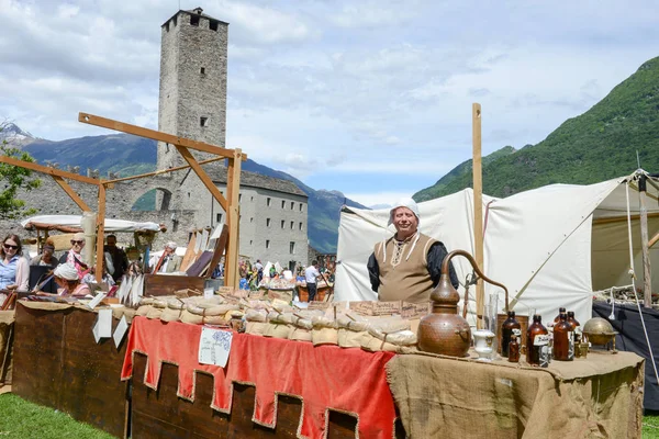 El mercado medieval en el castillo de Castelgrande en Bellinzona — Foto de Stock