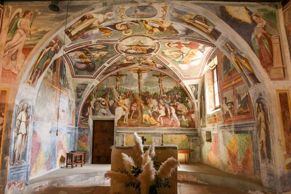 De schilderijen van de Romaanse kerk van St. Bernard — Stockfoto