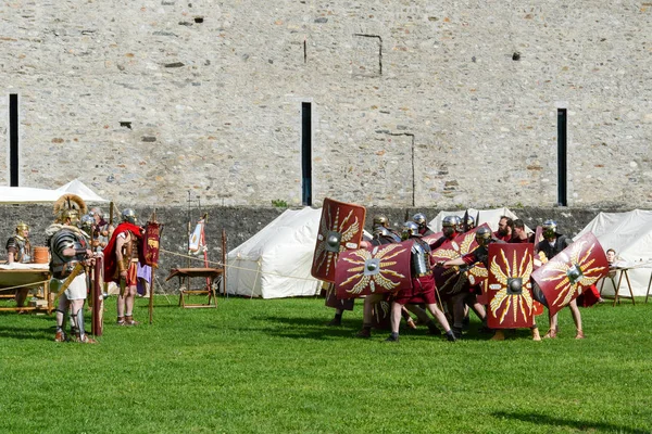 Exhibition of Roman centurions at Castelgrande castle in Bellinz — Stock Photo, Image