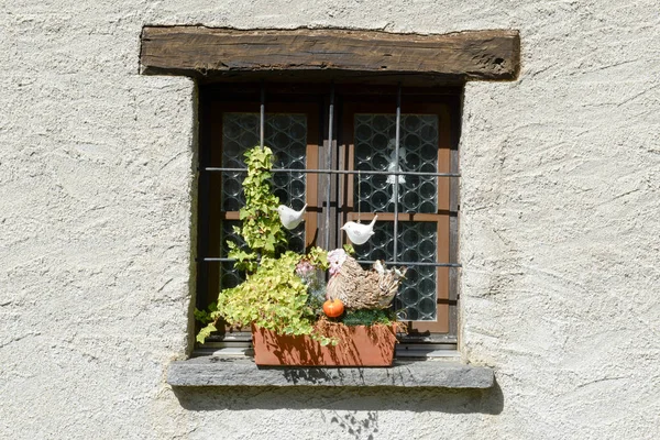 Rural window of a house at the village of Sorengo — Stock Photo, Image