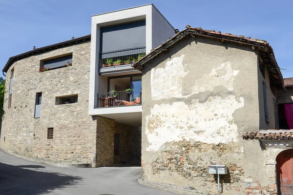 Maison rurale au village de Sorengo en Suisse — Photo