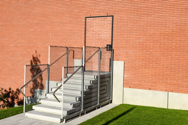 Giriş kapısı ile merdiven — Stok fotoğraf