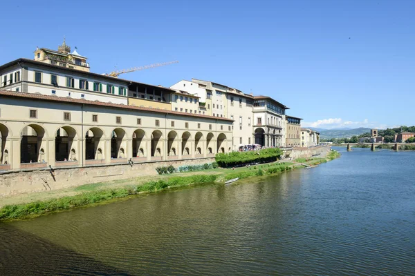 Museo River Arno y Uffizi en Florencia, Italia . — Foto de Stock